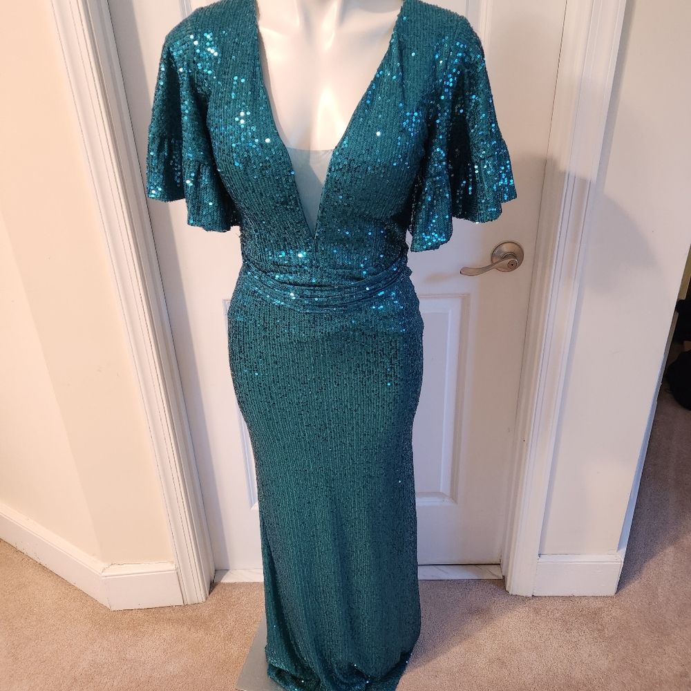 Eva & Lola New Evening Dress Medium